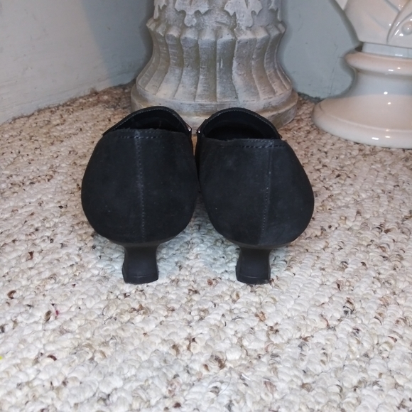 Vintage 90's/Y2k Stuart Weitzman Black Suede Pumps - Picture 5 of 11